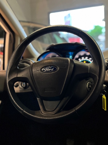 FORD FIESTA 1.5 16V FLEX MEC. 5P 2014/2015 JM AUTOMÓVEIS VENÂNCIO AIRES / Carros no Vale