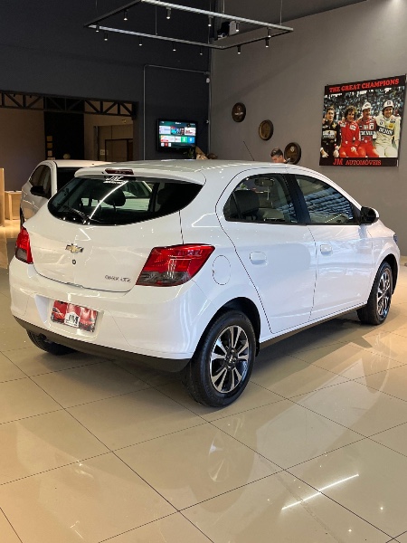 CHEVROLET ONIX 1.4 LTZ AUT. 2014/2015 JM AUTOMÓVEIS VENÂNCIO AIRES / Carros no Vale
