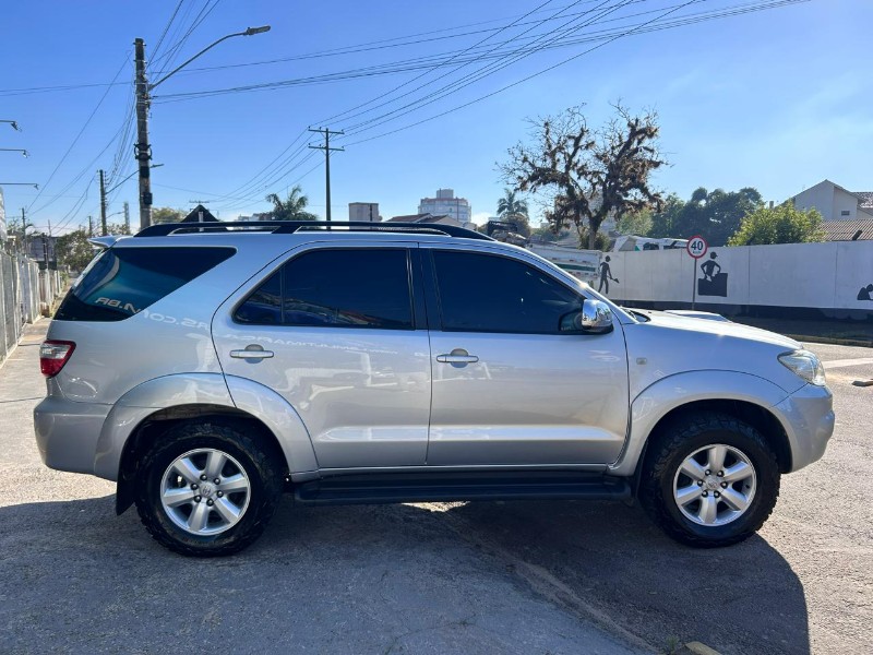 TOYOTA HILUX SW4 SRV D4-D 4X4 3.0 TDI DIES. AUT 2011/2011 LS MULTIMARCAS VENÂNCIO AIRES / Carros no Vale