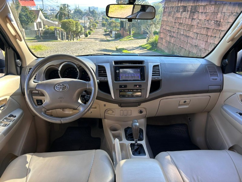 TOYOTA HILUX SW4 SRV D4-D 4X4 3.0 TDI DIES. AUT 2006/2006 LS MULTIMARCAS VENÂNCIO AIRES / Carros no Vale