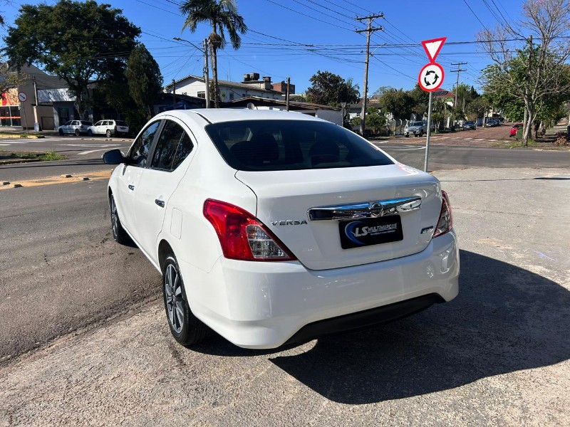 NISSAN VERSA SL 1.6 16V FLEXSTART 4P AUT. 2018/2018 LS MULTIMARCAS VENÂNCIO AIRES / Carros no Vale