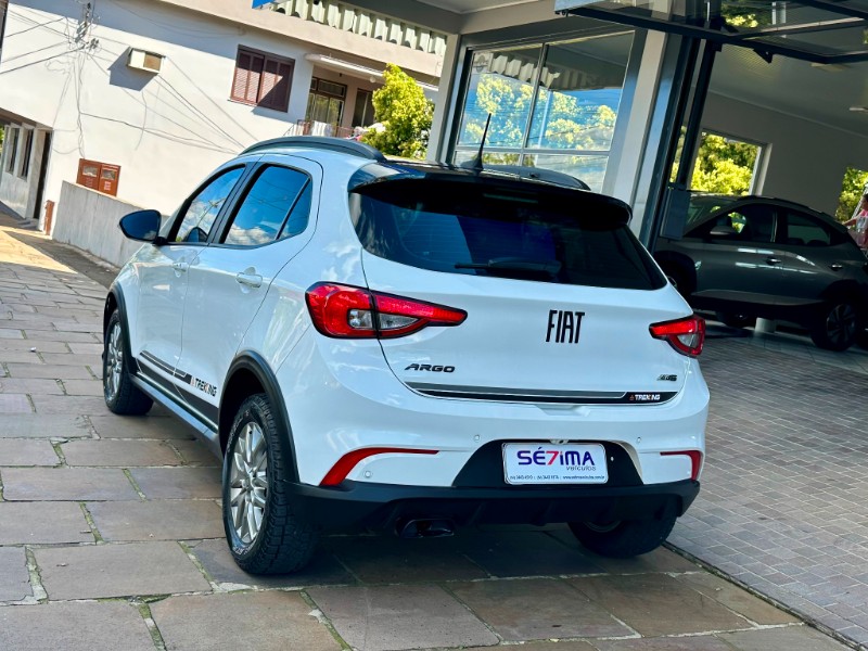 FIAT ARGO TREKKING 1.8 AT6 FLEX 4P 2020/2020 SÉTIMA VEÍCULOS GUAPORÉ / Carros no Vale