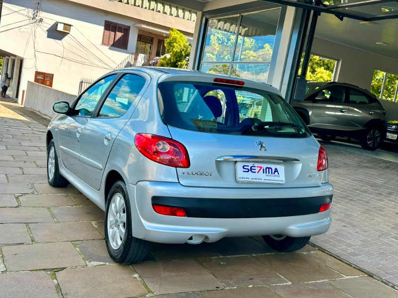 PEUGEOT 207 XR SPORT 1.4 2008/2009 SÉTIMA VEÍCULOS GUAPORÉ / Carros no Vale