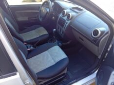 FORD FIESTA SEDAN / COMPLETO 2008/2009 ALTERNATIVA VEÍCULOS LAJEADO / Carros no Vale