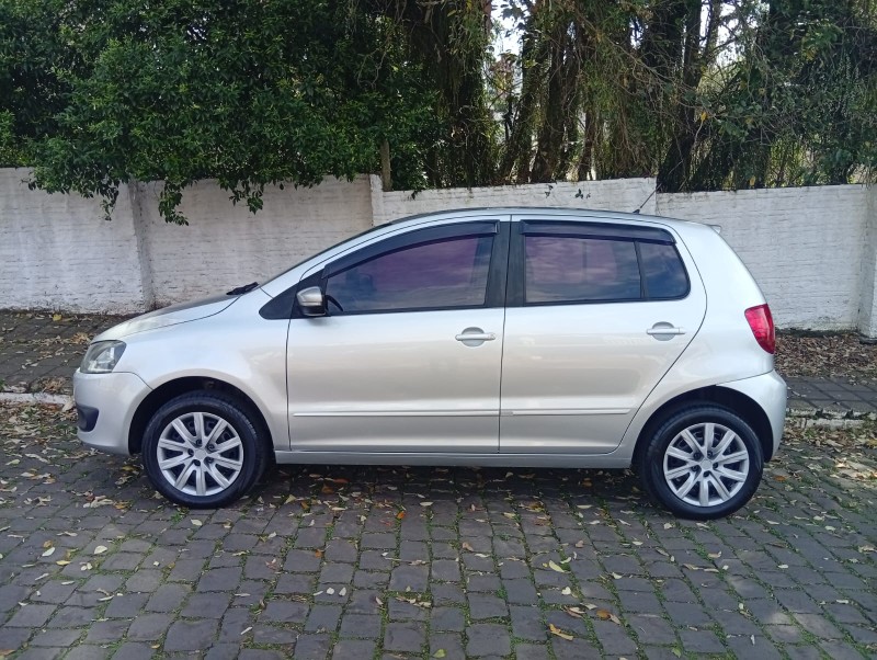VOLKSWAGEN FOX 1.6 GII 2013/2014 ALTERNATIVA VEÍCULOS LAJEADO / Carros no Vale