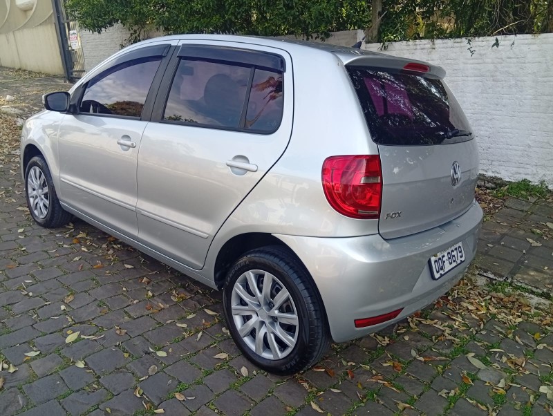 VOLKSWAGEN FOX 1.6 GII 2013/2014 ALTERNATIVA VEÍCULOS LAJEADO / Carros no Vale