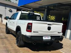 DODGE RAM 5.7 1500 HEMI 4X4 V8 2022/2022 SÉTIMA VEÍCULOS GUAPORÉ / Carros no Vale