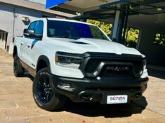 DODGE RAM 5.7 1500 HEMI 4X4 V8 2022/2022 SÉTIMA VEÍCULOS GUAPORÉ / Carros no Vale
