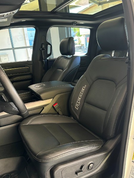 DODGE RAM 5.7 1500 HEMI 4X4 V8 2022/2022 SÉTIMA VEÍCULOS GUAPORÉ / Carros no Vale