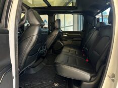 DODGE RAM 5.7 1500 HEMI 4X4 V8 2022/2022 SÉTIMA VEÍCULOS GUAPORÉ / Carros no Vale