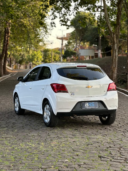CHEVROLET ONIX HATCH LT 1.4 8V FLEXPOWER 5P MEC. 2019/2019 BRS VEÍCULOS BOM RETIRO DO SUL / Carros no Vale