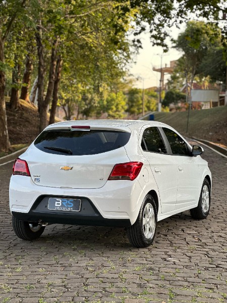 CHEVROLET ONIX HATCH LT 1.4 8V FLEXPOWER 5P MEC. 2019/2019 BRS VEÍCULOS BOM RETIRO DO SUL / Carros no Vale