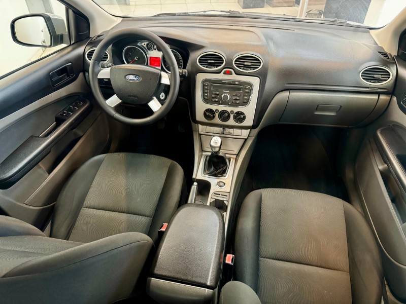 FORD FOCUS GLX 1.6 2013/2013 LUCAS AUTOMÓVEIS BOM RETIRO DO SUL / Carros no Vale