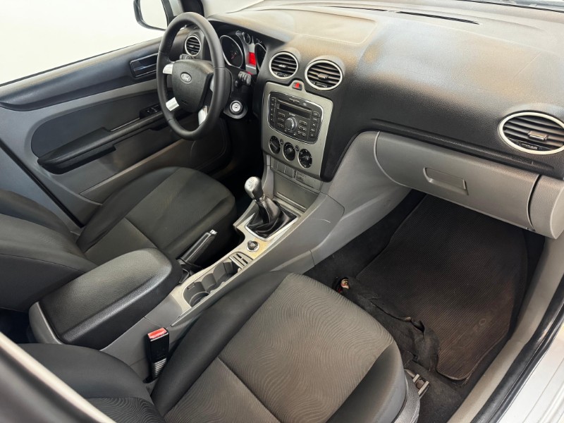 FORD FOCUS GLX 1.6 2013/2013 LUCAS AUTOMÓVEIS BOM RETIRO DO SUL / Carros no Vale