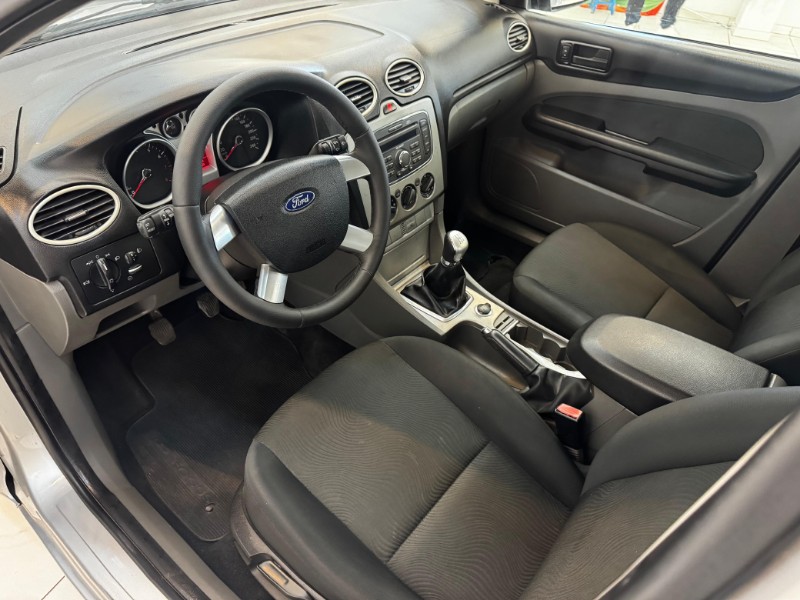 FORD FOCUS GLX 1.6 2013/2013 LUCAS AUTOMÓVEIS BOM RETIRO DO SUL / Carros no Vale