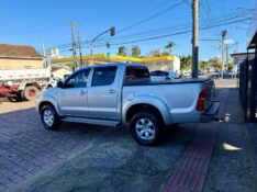 TOYOTA HILUX 2.7 SR 4X2 CD 16V FLEX 4P AUTOMÁTICO 2014/2014 AR MULTIMARCAS VENÂNCIO AIRES / Carros no Vale