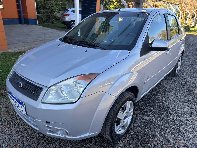 FORD FIESTA CLASS 1.6 /2010 MENEGHINI VEÍCULOS ARROIO DO MEIO / Carros no Vale