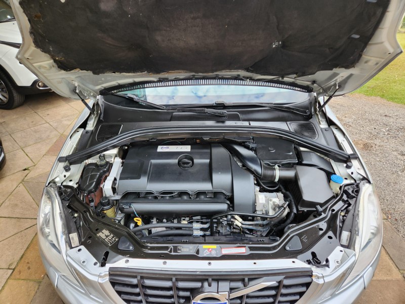 VOLVO XC 60 3.0 AWD 2009/2010 TS VEÍCULOS ANTA GORDA / Carros no Vale