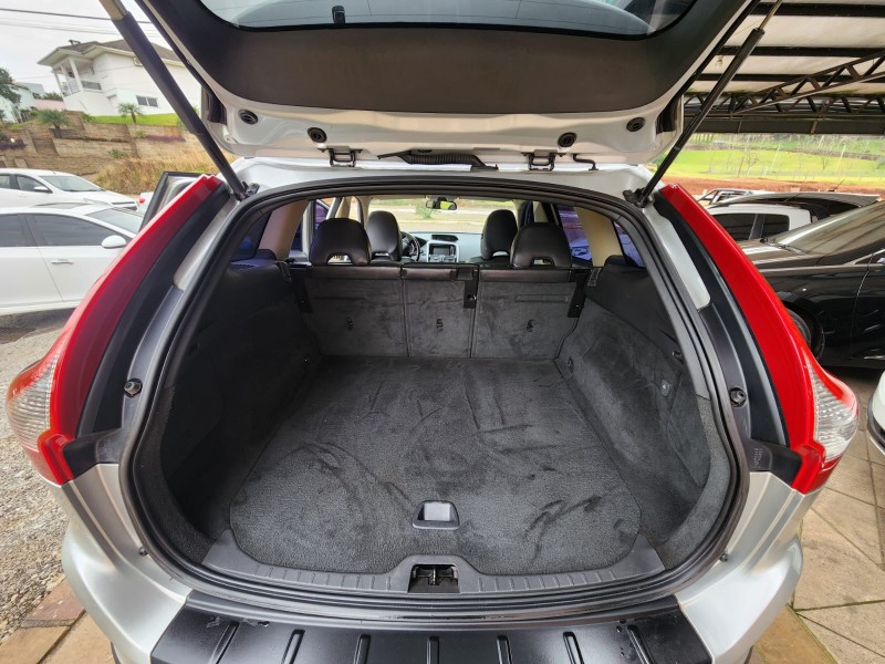 VOLVO XC 60 3.0 AWD 2009/2010 TS VEÍCULOS ANTA GORDA / Carros no Vale
