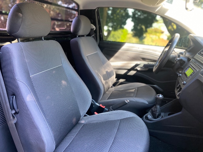 VOLKSWAGEN SAVEIRO TRENDLINE 1.6 T.FLEX 8V 2018/2019 ESTAÇÃO DO CARRO ESTRELA / Carros no Vale