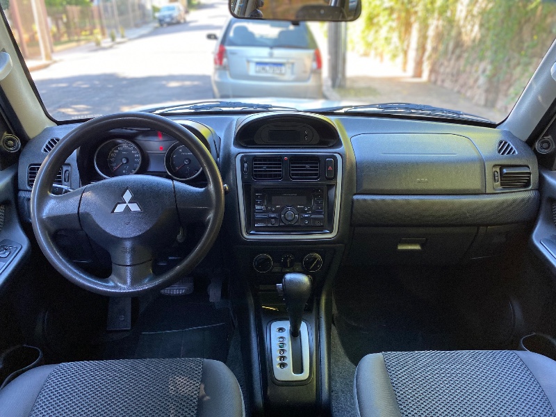 MITSUBISHI PAJERO TR-4 2.0 4X4 2010/2010 ESTAÇÃO DO CARRO ESTRELA / Carros no Vale