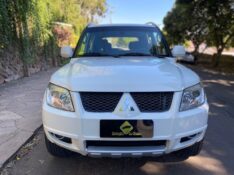 MITSUBISHI PAJERO TR-4 2.0 4X4 2010/2010 ESTAÇÃO DO CARRO ESTRELA / Carros no Vale