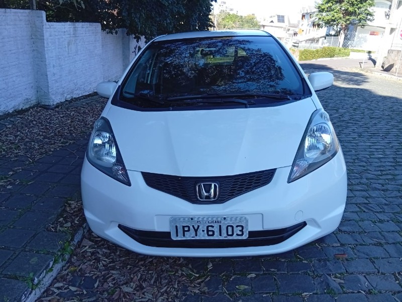 HONDA FIT LX 1.4 2009/2009 ALTERNATIVA VEÍCULOS LAJEADO / Carros no Vale