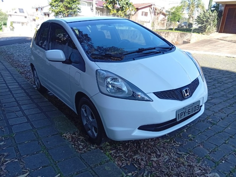 HONDA FIT LX 1.4 2009/2009 ALTERNATIVA VEÍCULOS LAJEADO / Carros no Vale