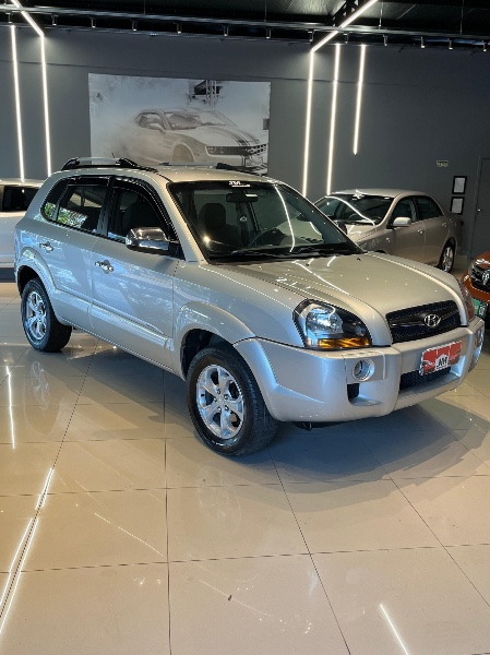 HYUNDAI TUCSON GL 2.0 16V MEC. 2011/2012 JM AUTOMÓVEIS VENÂNCIO AIRES / Carros no Vale