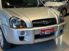 HYUNDAI TUCSON GL 2.0 16V MEC. 2011/2012 JM AUTOMÓVEIS VENÂNCIO AIRES / Carros no Vale
