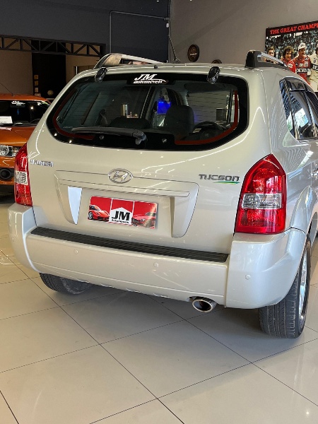 HYUNDAI TUCSON GL 2.0 16V MEC. 2011/2012 JM AUTOMÓVEIS VENÂNCIO AIRES / Carros no Vale