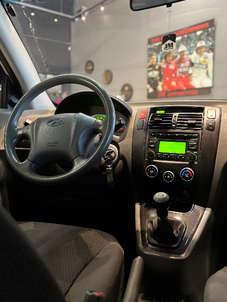 HYUNDAI TUCSON GL 2.0 16V MEC. 2011/2012 JM AUTOMÓVEIS VENÂNCIO AIRES / Carros no Vale