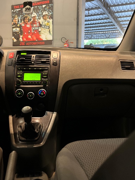 HYUNDAI TUCSON GL 2.0 16V MEC. 2011/2012 JM AUTOMÓVEIS VENÂNCIO AIRES / Carros no Vale