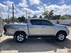 TOYOTA HILUX CD SRV 4X4 2.8 TDI DIESEL AUT. 2017/2017 LS MULTIMARCAS VENÂNCIO AIRES / Carros no Vale