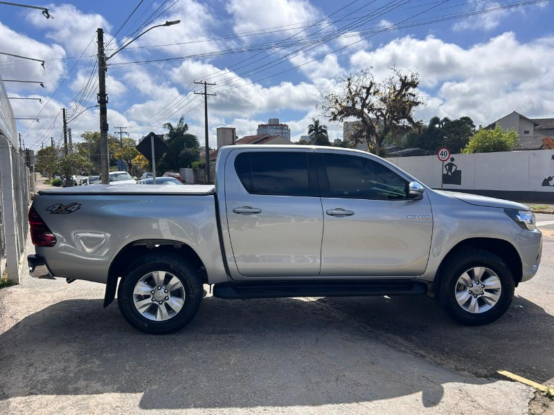 TOYOTA HILUX CD SRV 4X4 2.8 TDI DIESEL AUT. 2017/2017 LS MULTIMARCAS VENÂNCIO AIRES / Carros no Vale