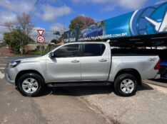 TOYOTA HILUX CD SRV 4X4 2.8 TDI DIESEL AUT. 2017/2017 LS MULTIMARCAS VENÂNCIO AIRES / Carros no Vale