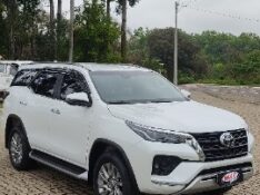 TOYOTA HILUX 2.8 SRX 4X4 CD 16V DIESEL 4P AUTOMÁTICO 2023/2024 NEURI VEÍCULOS LAJEADO / Carros no Vale