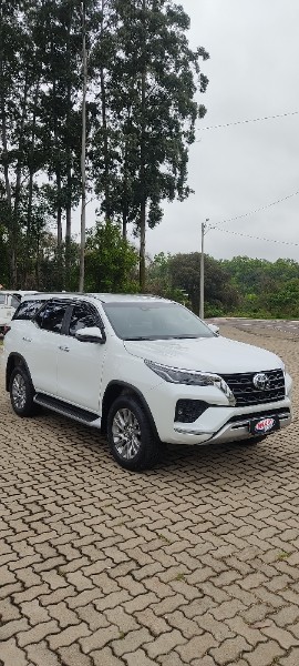 TOYOTA HILUX 2.8 SRX 4X4 CD 16V DIESEL 4P AUTOMÁTICO 2023/2024 NEURI VEÍCULOS LAJEADO / Carros no Vale