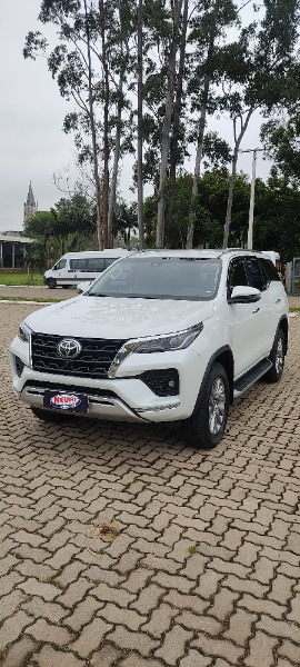 TOYOTA HILUX 2.8 SRX 4X4 CD 16V DIESEL 4P AUTOMÁTICO 2023/2024 NEURI VEÍCULOS LAJEADO / Carros no Vale