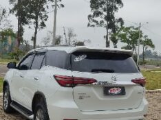 TOYOTA HILUX 2.8 SRX 4X4 CD 16V DIESEL 4P AUTOMÁTICO 2023/2024 NEURI VEÍCULOS LAJEADO / Carros no Vale