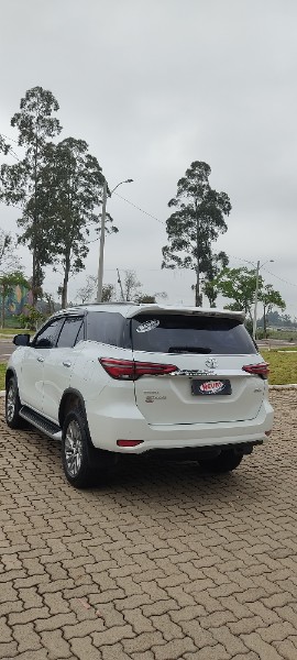 TOYOTA HILUX 2.8 SRX 4X4 CD 16V DIESEL 4P AUTOMÁTICO 2023/2024 NEURI VEÍCULOS LAJEADO / Carros no Vale