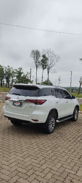 TOYOTA HILUX 2.8 SRX 4X4 CD 16V DIESEL 4P AUTOMÁTICO 2023/2024 NEURI VEÍCULOS LAJEADO / Carros no Vale