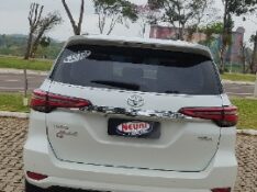 TOYOTA HILUX 2.8 SRX 4X4 CD 16V DIESEL 4P AUTOMÁTICO 2023/2024 NEURI VEÍCULOS LAJEADO / Carros no Vale