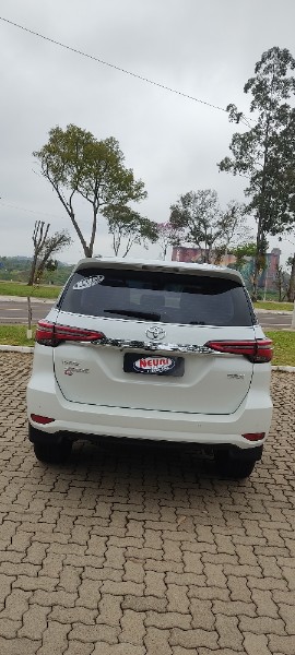 TOYOTA HILUX 2.8 SRX 4X4 CD 16V DIESEL 4P AUTOMÁTICO 2023/2024 NEURI VEÍCULOS LAJEADO / Carros no Vale