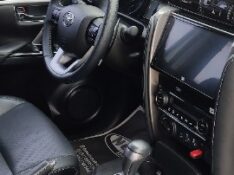 TOYOTA HILUX 2.8 SRX 4X4 CD 16V DIESEL 4P AUTOMÁTICO 2023/2024 NEURI VEÍCULOS LAJEADO / Carros no Vale