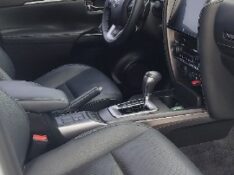 TOYOTA HILUX 2.8 SRX 4X4 CD 16V DIESEL 4P AUTOMÁTICO 2023/2024 NEURI VEÍCULOS LAJEADO / Carros no Vale
