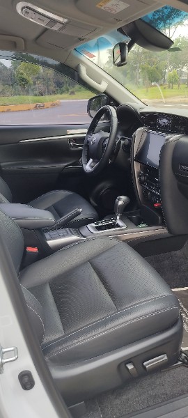 TOYOTA HILUX 2.8 SRX 4X4 CD 16V DIESEL 4P AUTOMÁTICO 2023/2024 NEURI VEÍCULOS LAJEADO / Carros no Vale