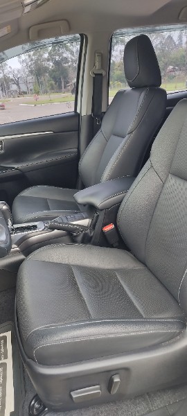 TOYOTA HILUX 2.8 SRX 4X4 CD 16V DIESEL 4P AUTOMÁTICO 2023/2024 NEURI VEÍCULOS LAJEADO / Carros no Vale