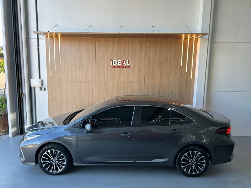 TOYOTA COROLLA ALTIS PREM HYBRID 1.8 /2024 IDEAL VEÍCULOS LAJEADO / Carros no Vale