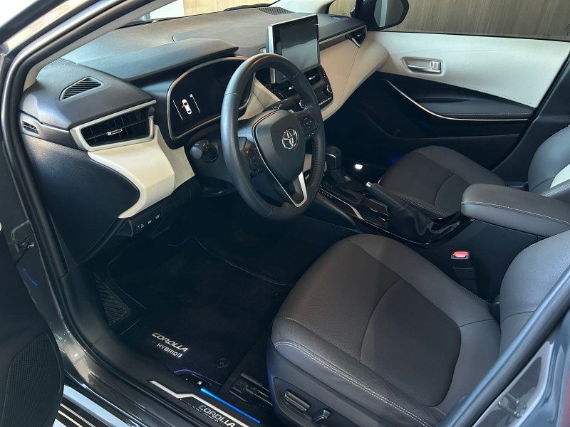 TOYOTA COROLLA ALTIS PREM HYBRID 1.8 /2024 IDEAL VEÍCULOS LAJEADO / Carros no Vale